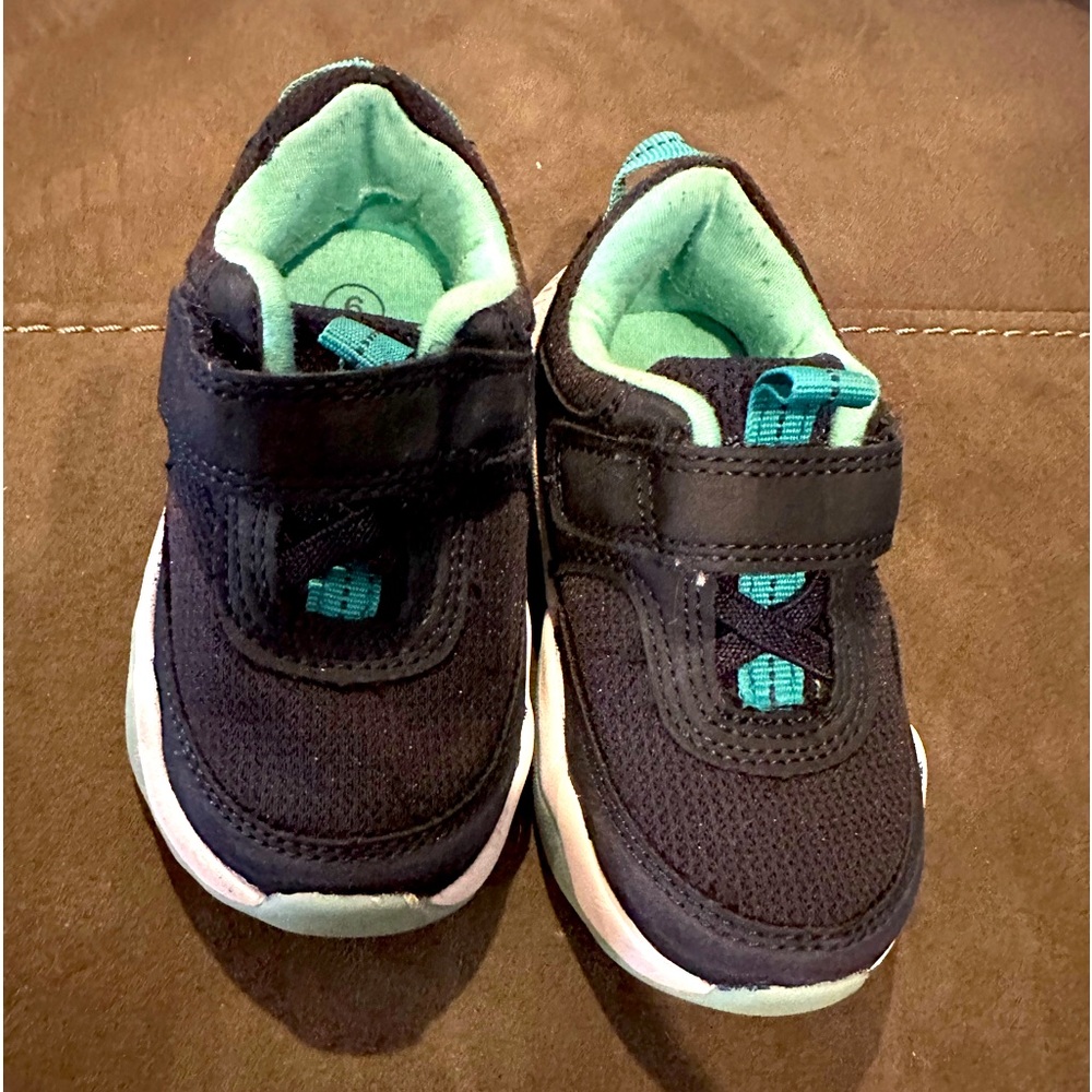 Cat & Jack boys shoes size 6.